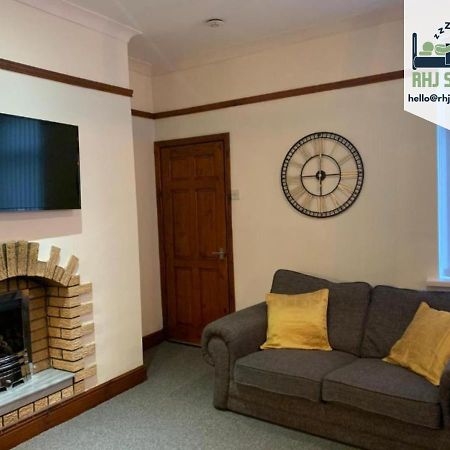 Rodsley - 2 Bedroom 1St Floor Flat Free Parking Wifi And Netflix Ґейтсгед Екстер'єр фото