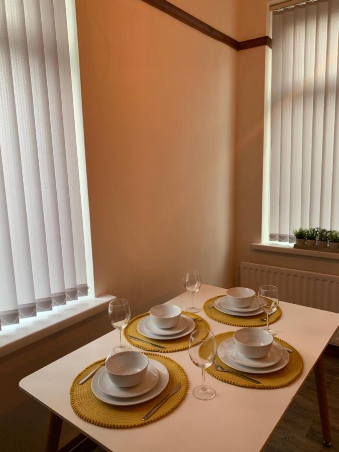 Rodsley - 2 Bedroom 1St Floor Flat Free Parking Wifi And Netflix Ґейтсгед Екстер'єр фото