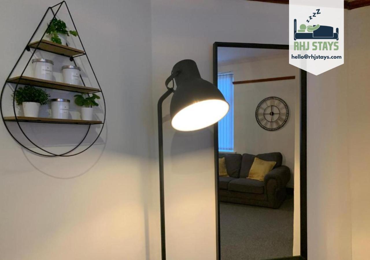 Rodsley - 2 Bedroom 1St Floor Flat Free Parking Wifi And Netflix Ґейтсгед Екстер'єр фото