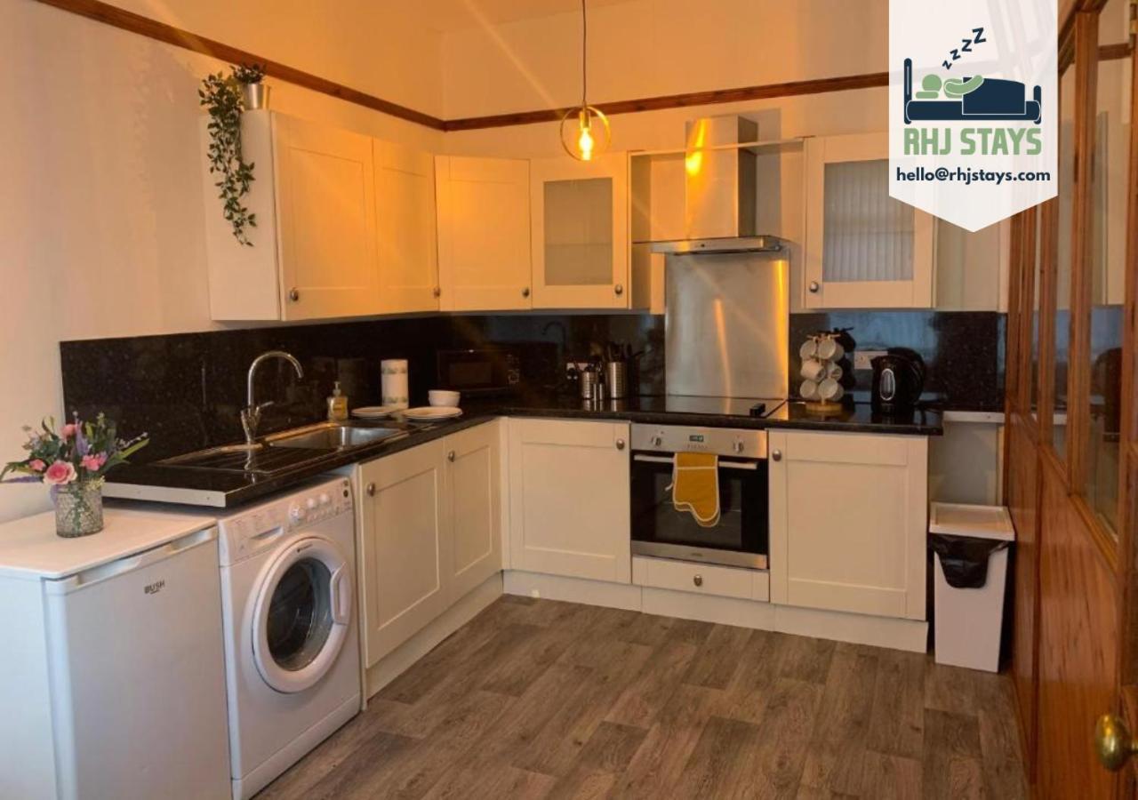 Rodsley - 2 Bedroom 1St Floor Flat Free Parking Wifi And Netflix Ґейтсгед Екстер'єр фото