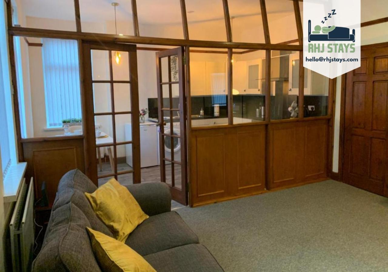 Rodsley - 2 Bedroom 1St Floor Flat Free Parking Wifi And Netflix Ґейтсгед Екстер'єр фото